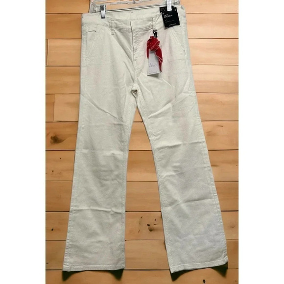 10.11 Studios NWT’s Micaela mid-rise bootcut ivory jeans. Size 27 - Picture 1 of 8